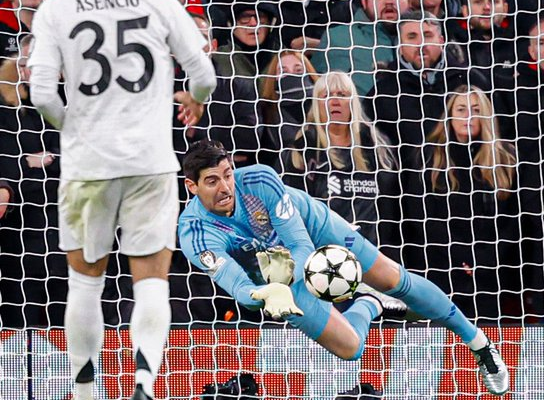 Courtois gool hayaha badbaadiyey Real sumcadeeda